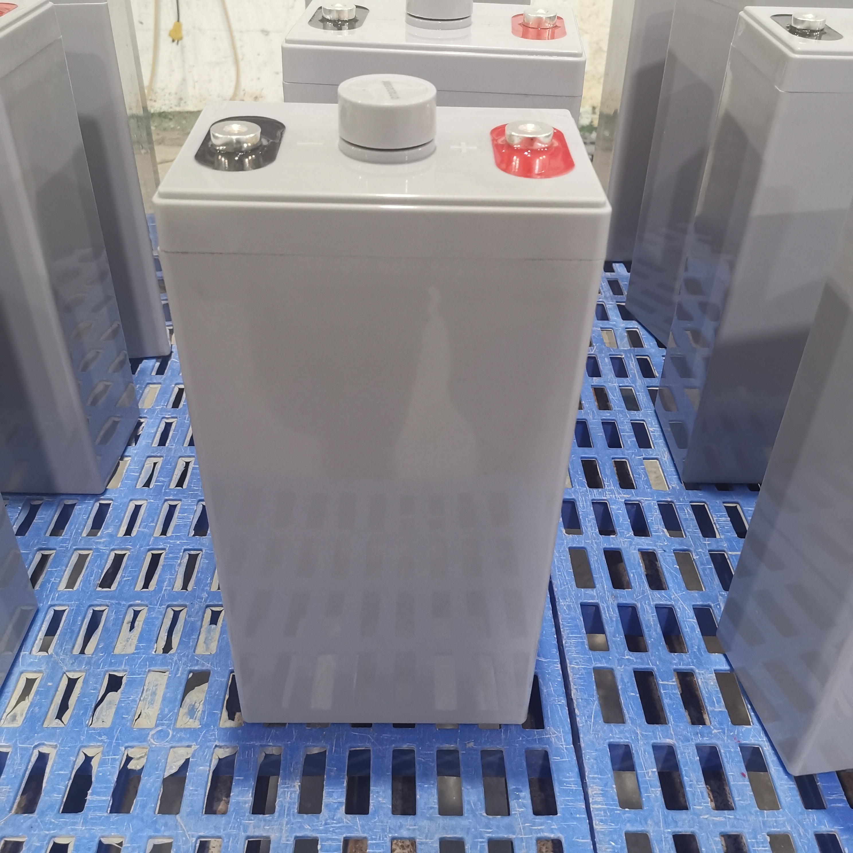 High-Performance Deep Cycle 2V 200AH Battery for Industrial Use Safe And Efficient Power Generation Battery