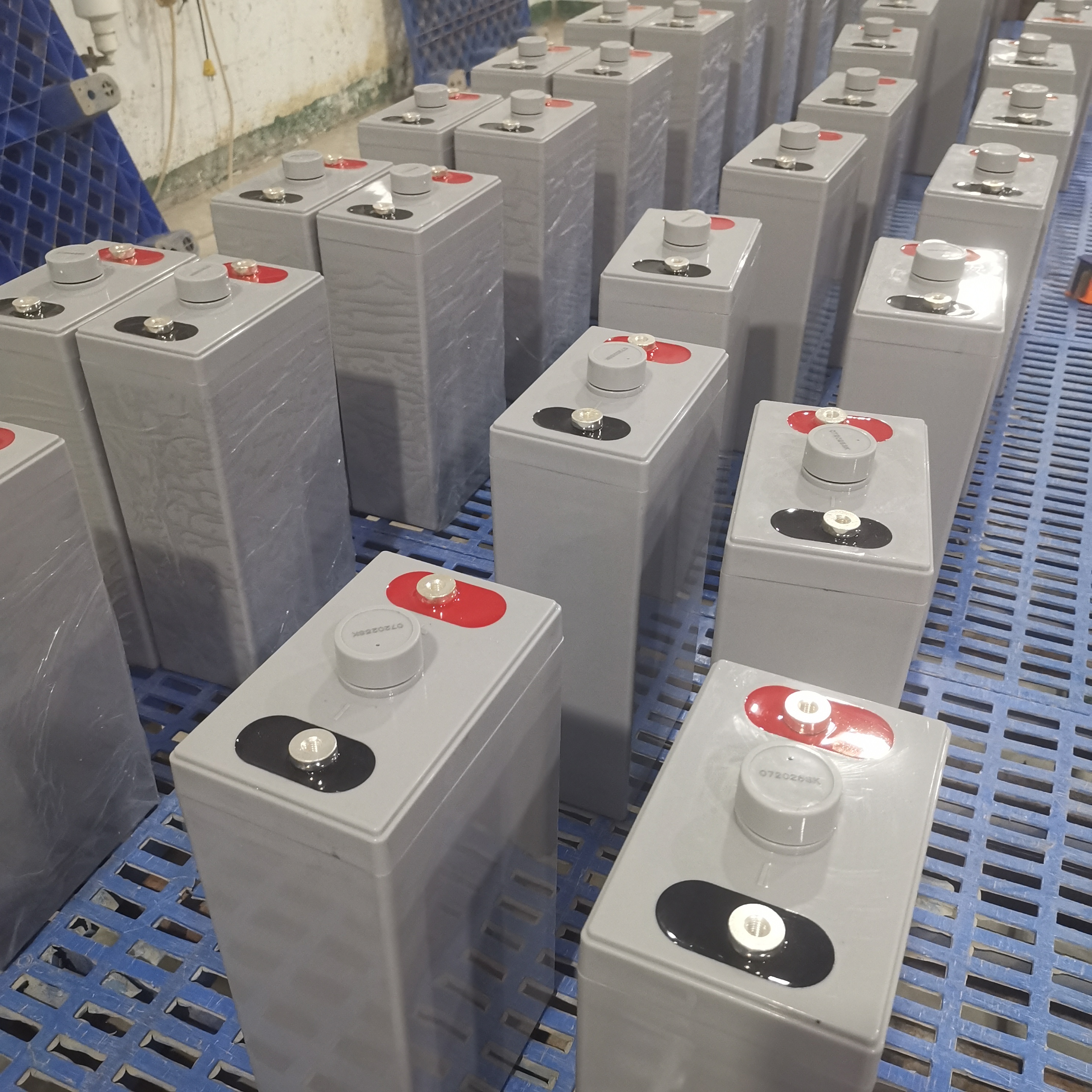 High-Performance Deep Cycle 2V 200AH Battery for Industrial Use Safe And Efficient Power Generation Battery